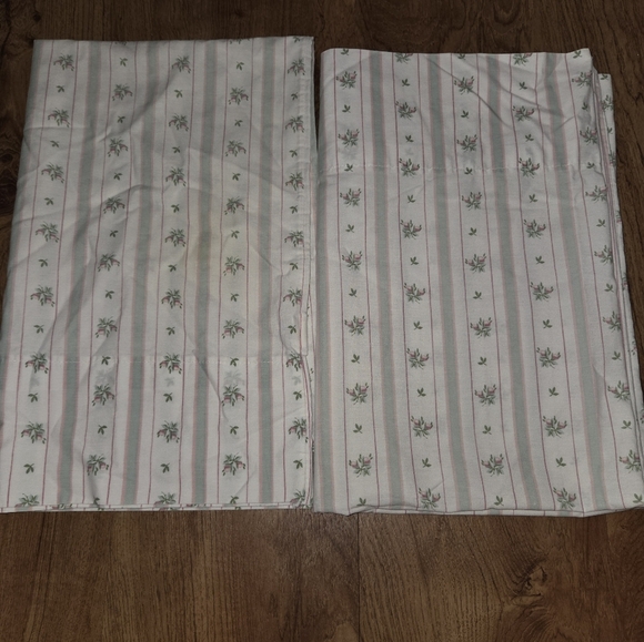 Vintage Westpoint Roses Stripe Set of Standard Piloowcases - Picture 1 of 4